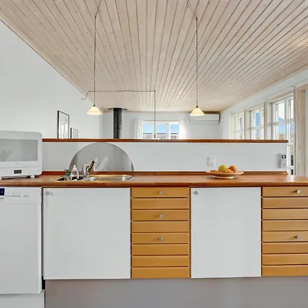 Feriehus In With Kitchen